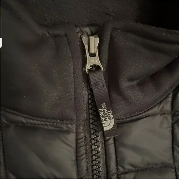 The North Face Boys Black Thermoball Hybrid Jacket Size XL/18-20 Style#CB01 Jackets & Coats